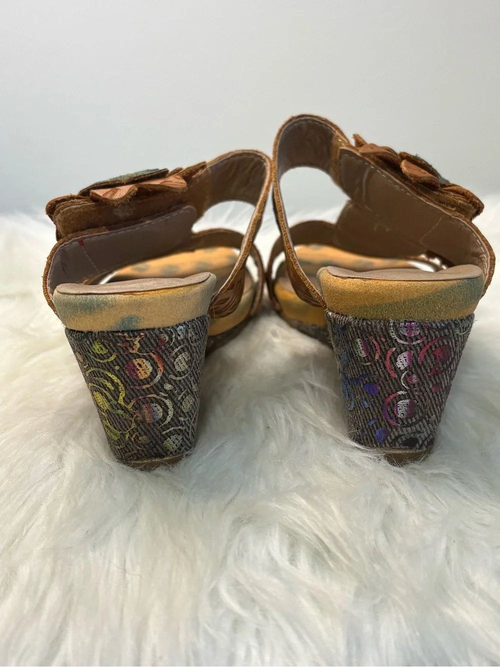 L'ARTISTE Cognac Leather Floral Appliqué Slide Sandals - Picture 10 of 13